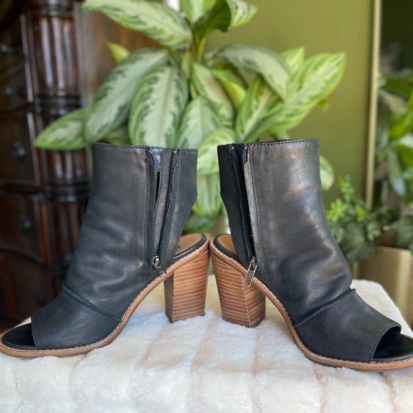 UGG Valencia Peep Toe Heels, 7 - Picture 8 of 12